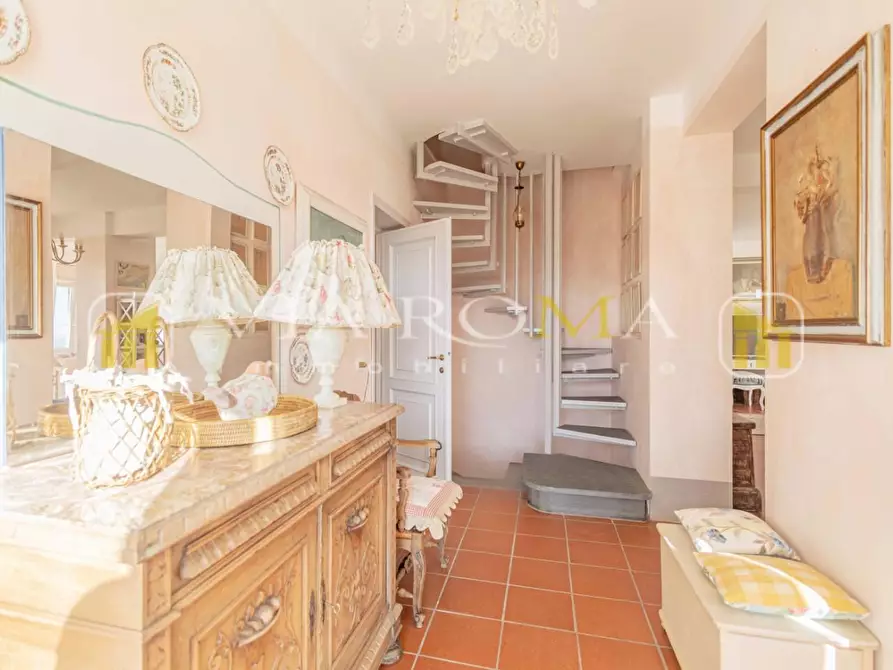 Immagine 11 di Villa in vendita  a Camaiore