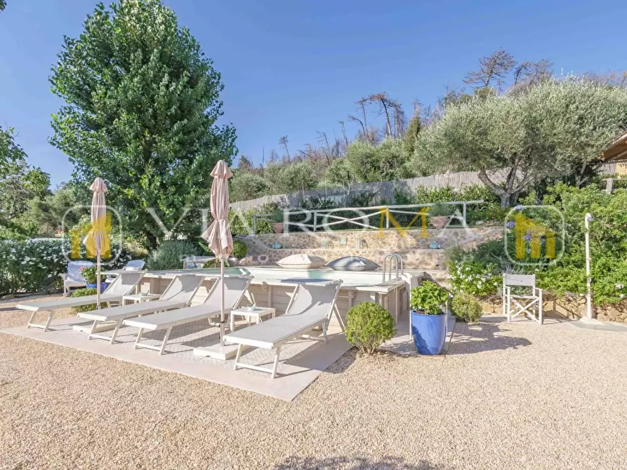 Immagine 7 di Villa in vendita  a Camaiore