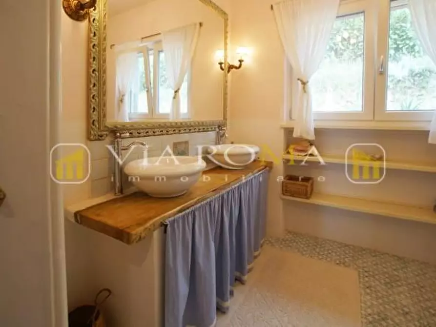 Immagine 50 di Villa in vendita  a Camaiore