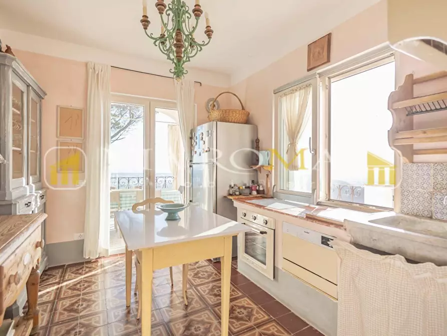 Immagine 14 di Villa in vendita  a Camaiore