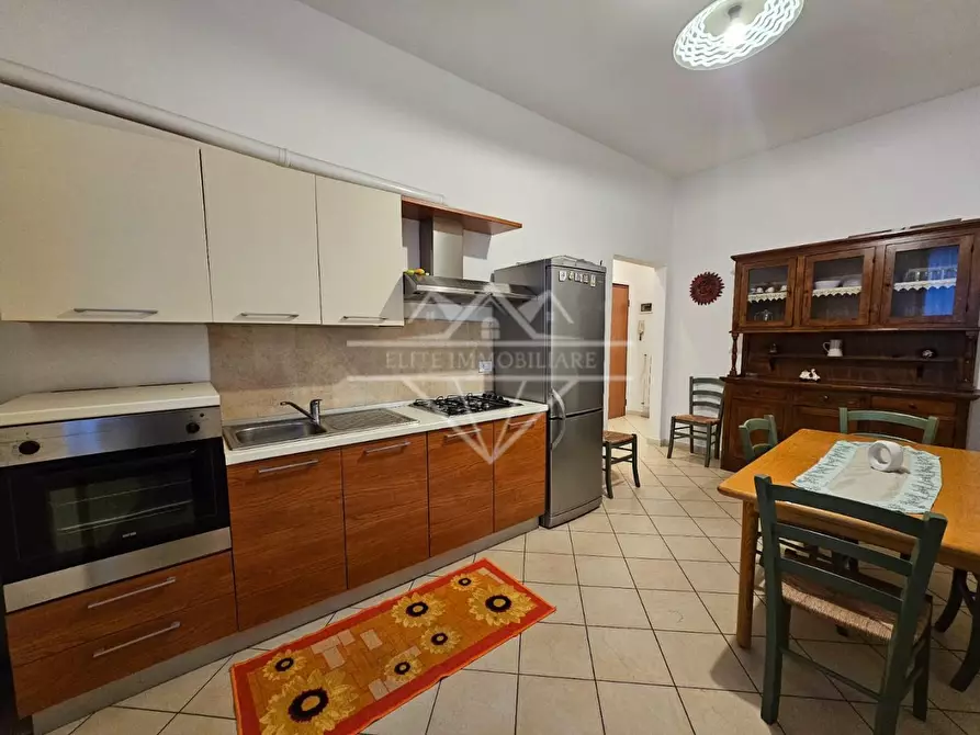 Immagine 2 di Appartamento in vendita  a Carrara