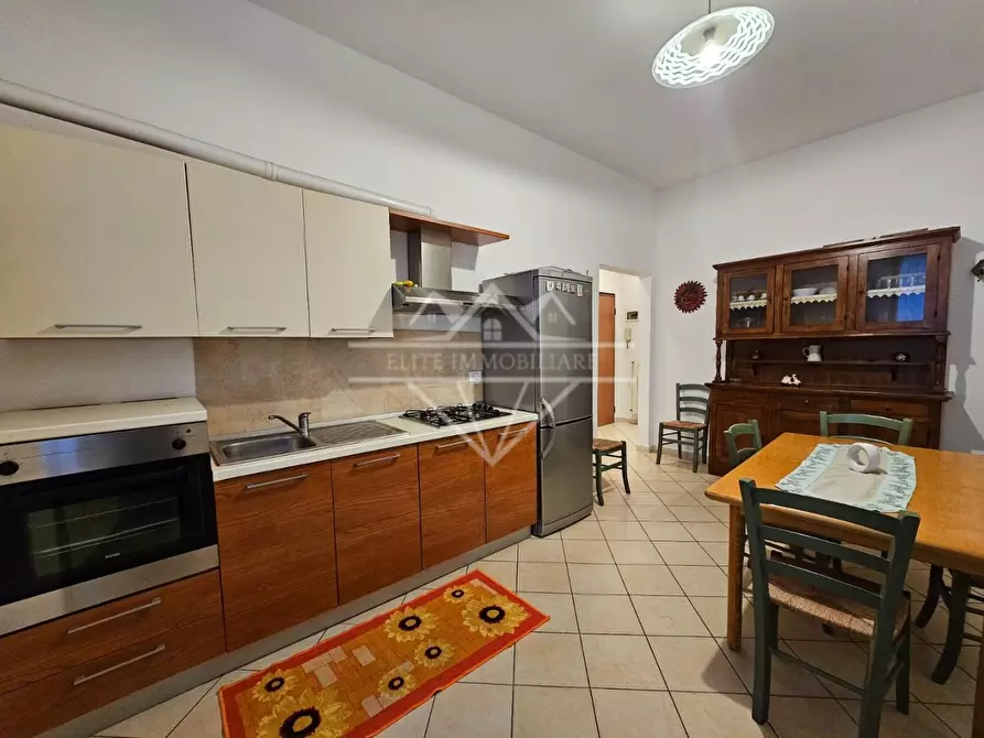 Immagine 1 di Appartamento in vendita  a Carrara