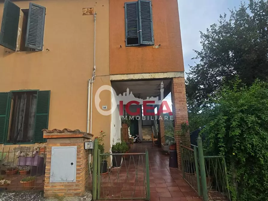 Immagine 1 di Porzione di casa in vendita  a Monticiano