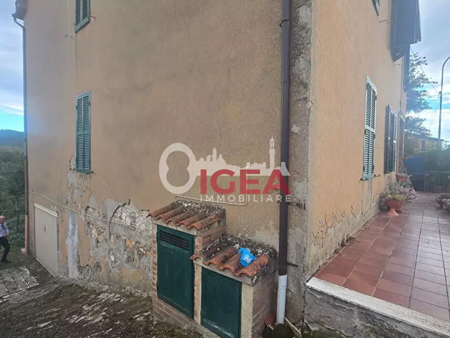 Immagine 2 di Porzione di casa in vendita  a Monticiano