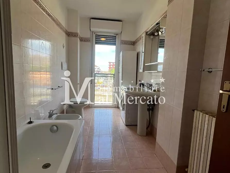 Immagine 11 di Appartamento in vendita  a Viareggio