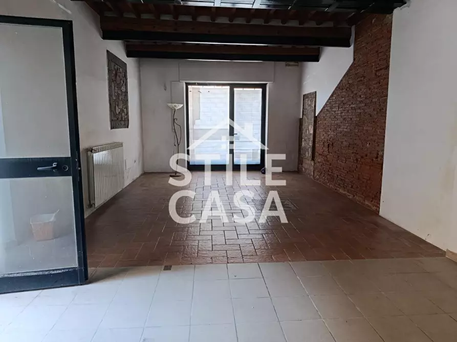 Immagine 13 di Locale commerciale in affitto  a Altopascio