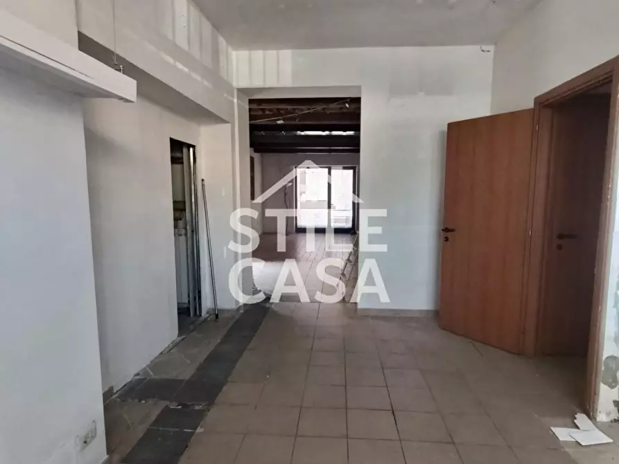 Immagine 15 di Locale commerciale in affitto  a Altopascio
