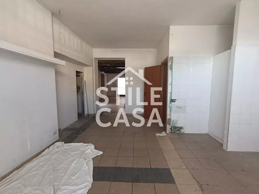 Immagine 3 di Locale commerciale in affitto  a Altopascio