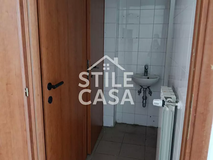 Immagine 8 di Locale commerciale in affitto  a Altopascio