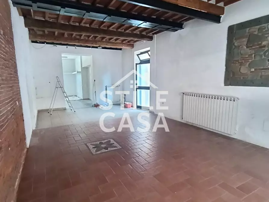 Immagine 1 di Locale commerciale in affitto  a Altopascio