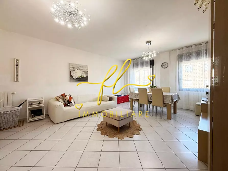 Immagine 2 di Appartamento in vendita  a Cecina