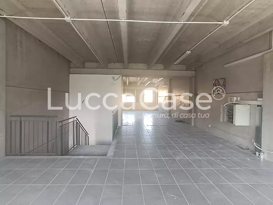 Immagine 9 di Attività artigianale in vendita  a Lucca