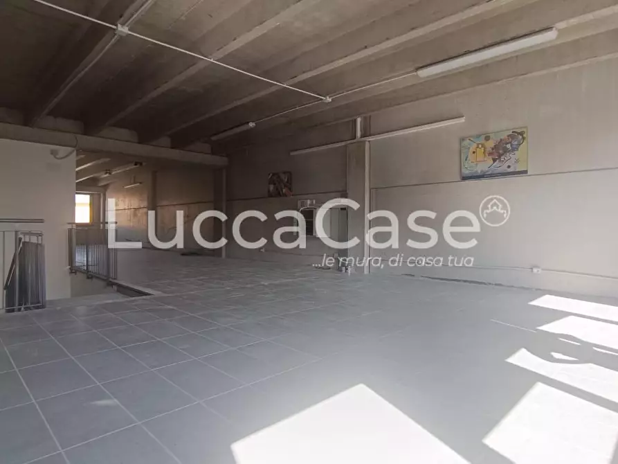 Immagine 10 di Attività artigianale in vendita  a Lucca