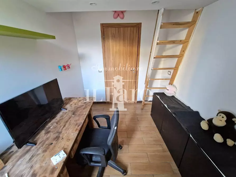 Immagine 19 di Appartamento in vendita  a Campi Bisenzio