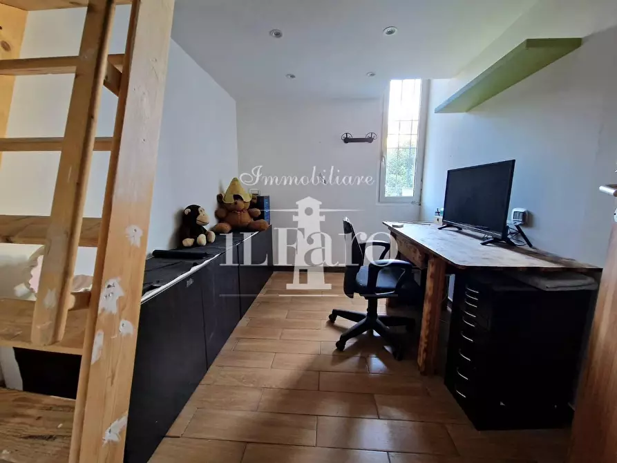 Immagine 21 di Appartamento in vendita  a Campi Bisenzio