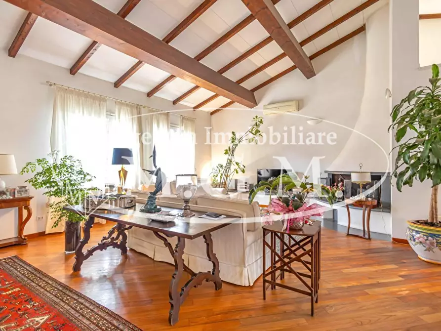 Immagine 7 di Villa in vendita  a Pisa