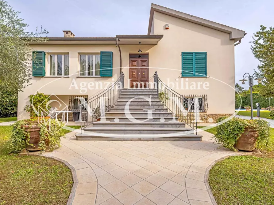 Immagine 2 di Villa in vendita  a Pisa