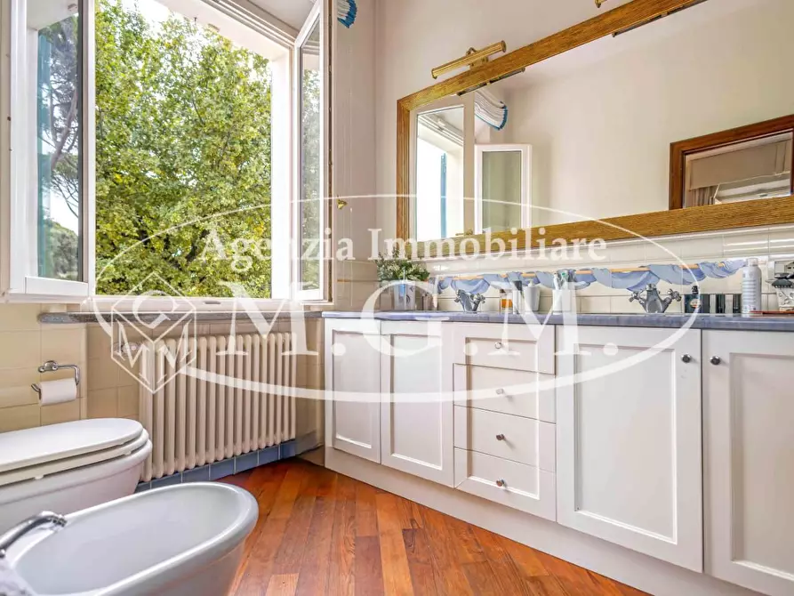 Immagine 19 di Villa in vendita  a Pisa