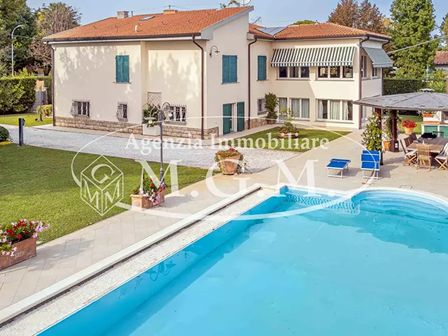 Immagine 25 di Villa in vendita  a Pisa