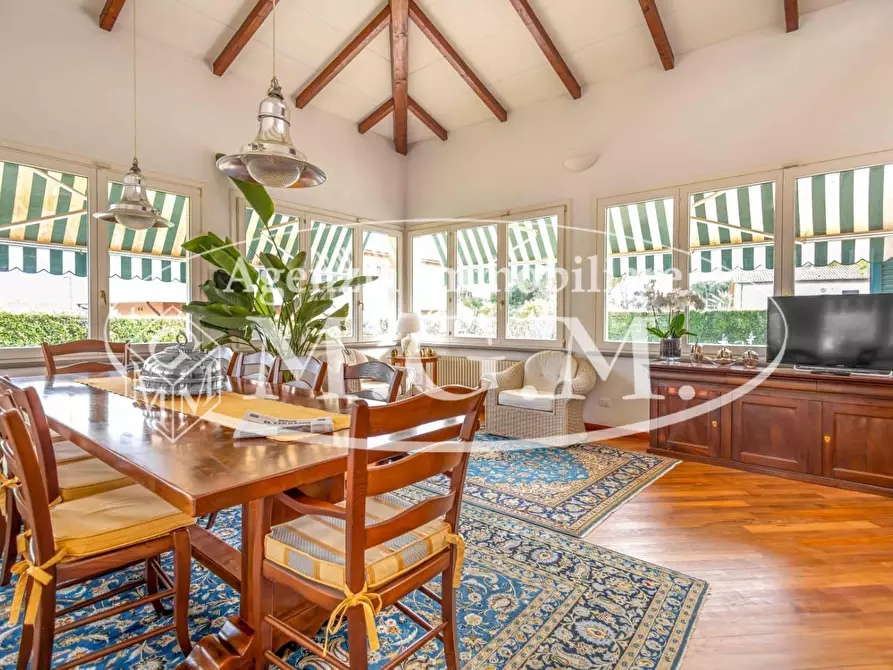 Immagine 11 di Villa in vendita  a Pisa