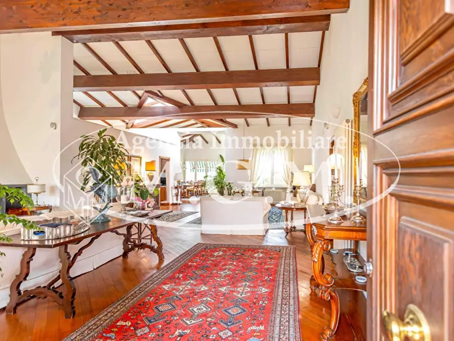 Immagine 3 di Villa in vendita  a Pisa