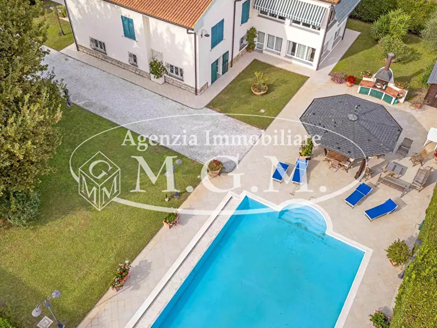 Immagine 26 di Villa in vendita  a Pisa