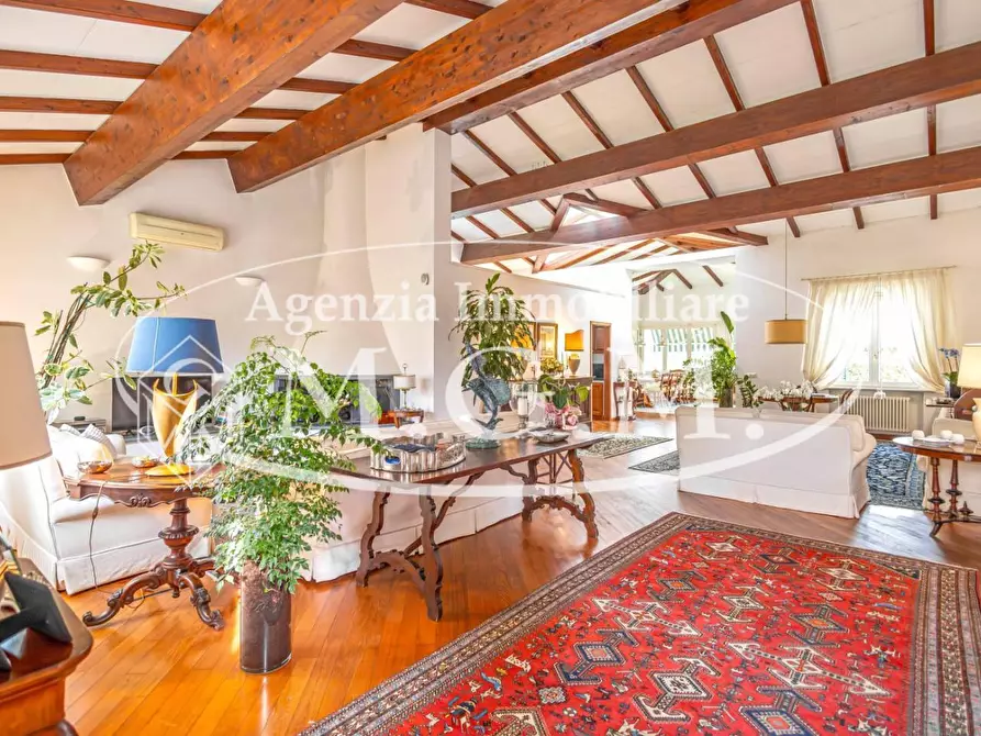 Immagine 4 di Villa in vendita  a Pisa