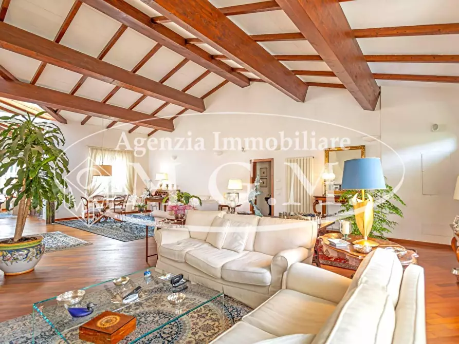 Immagine 5 di Villa in vendita  a Pisa