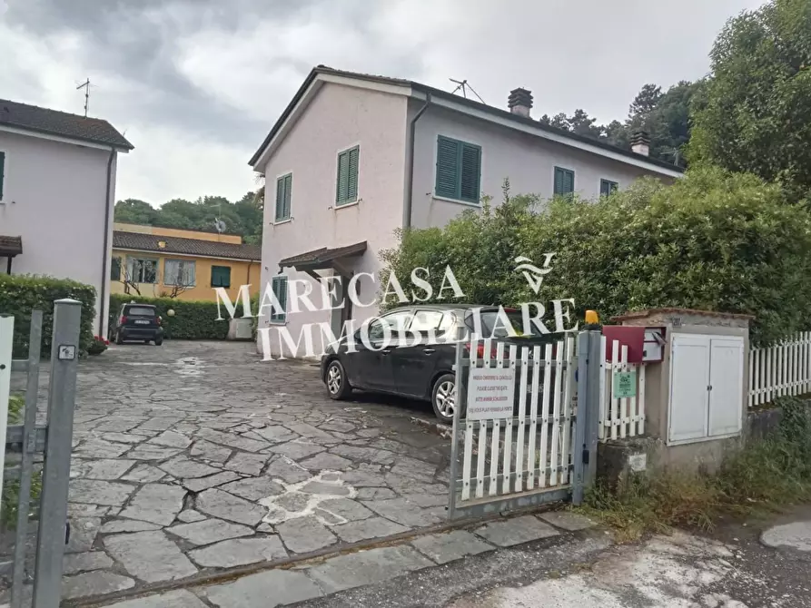 Immagine 3 di Casa bifamiliare in vendita  a Ameglia
