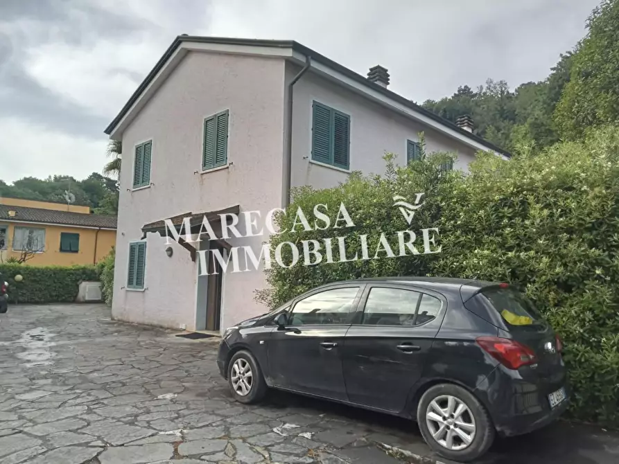 Immagine 2 di Casa bifamiliare in vendita  a Ameglia