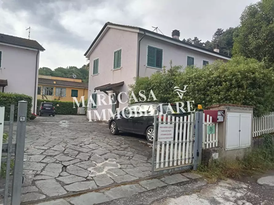 Immagine 1 di Casa bifamiliare in vendita  a Ameglia