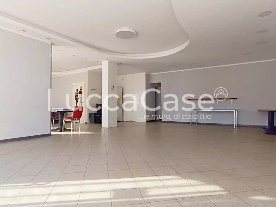 Immagine 3 di Locale commerciale in affitto  a Capannori