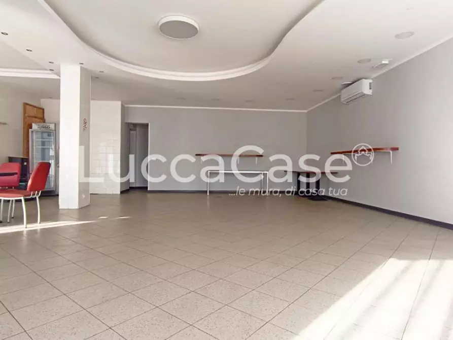 Immagine 4 di Locale commerciale in affitto  a Capannori