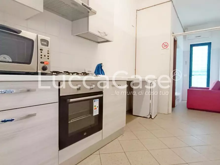 Immagine 6 di Locale commerciale in affitto  a Capannori