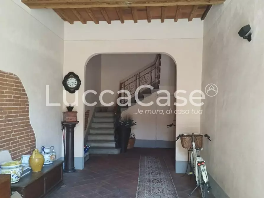 Immagine 2 di Appartamento in vendita  a Lucca