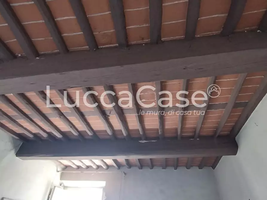 Immagine 7 di Appartamento in vendita  a Lucca