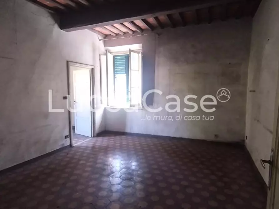 Immagine 5 di Appartamento in vendita  a Lucca