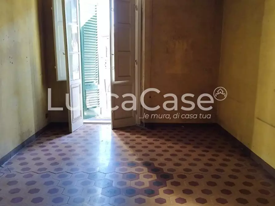 Immagine 11 di Appartamento in vendita  a Lucca