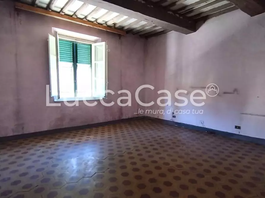 Immagine 12 di Appartamento in vendita  a Lucca