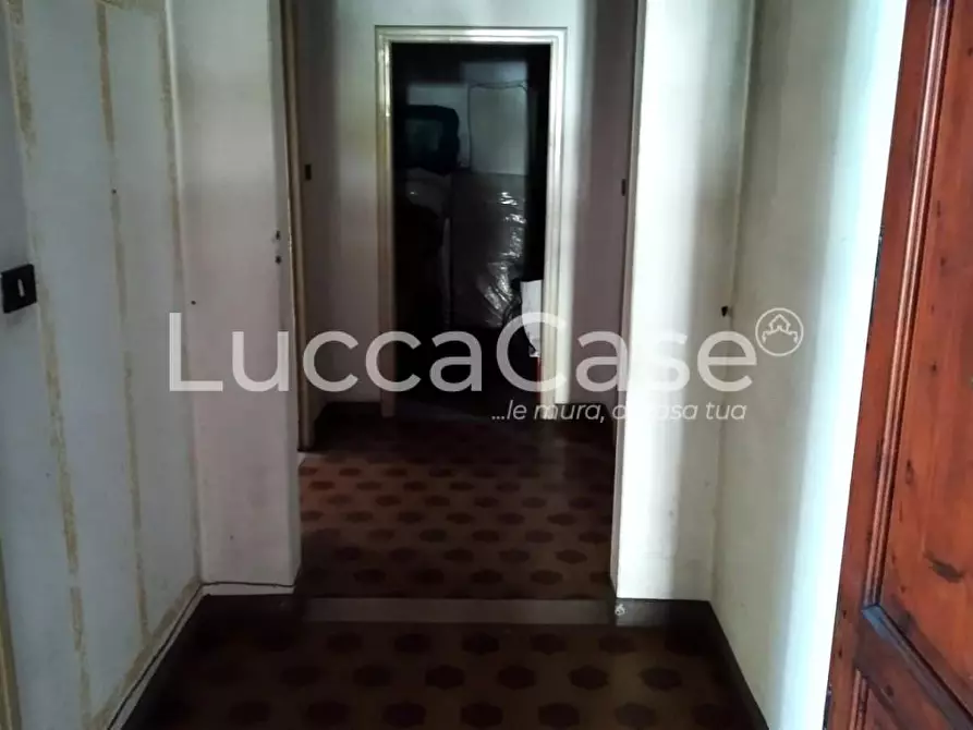 Immagine 10 di Appartamento in vendita  a Lucca