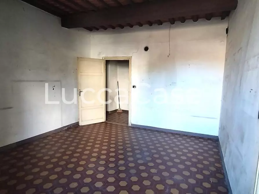 Immagine 6 di Appartamento in vendita  a Lucca