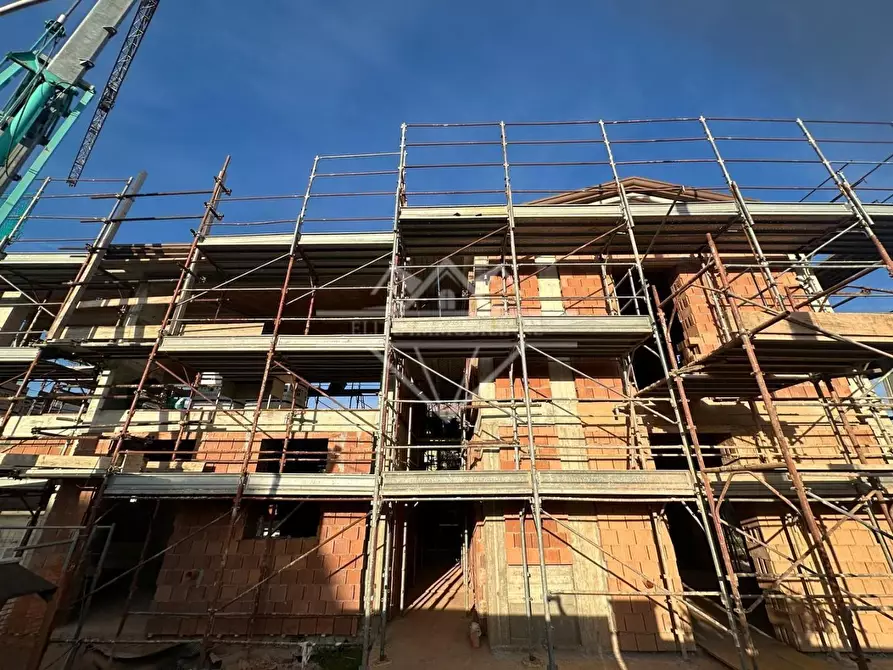 Immagine 21 di Casa trifamiliare in vendita  a Castelnuovo Magra