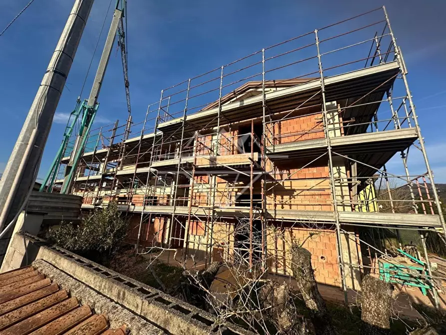 Immagine 14 di Casa trifamiliare in vendita  a Castelnuovo Magra