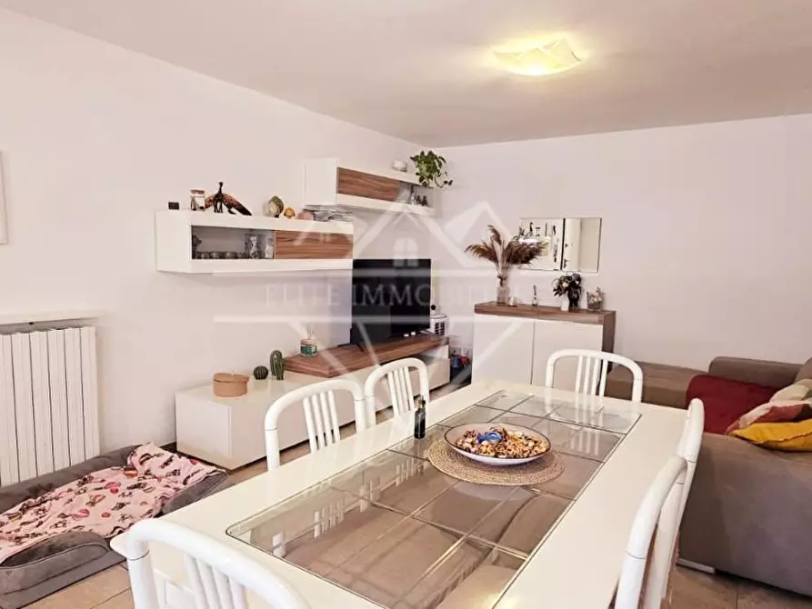 Immagine 2 di Appartamento in vendita  a Carrara