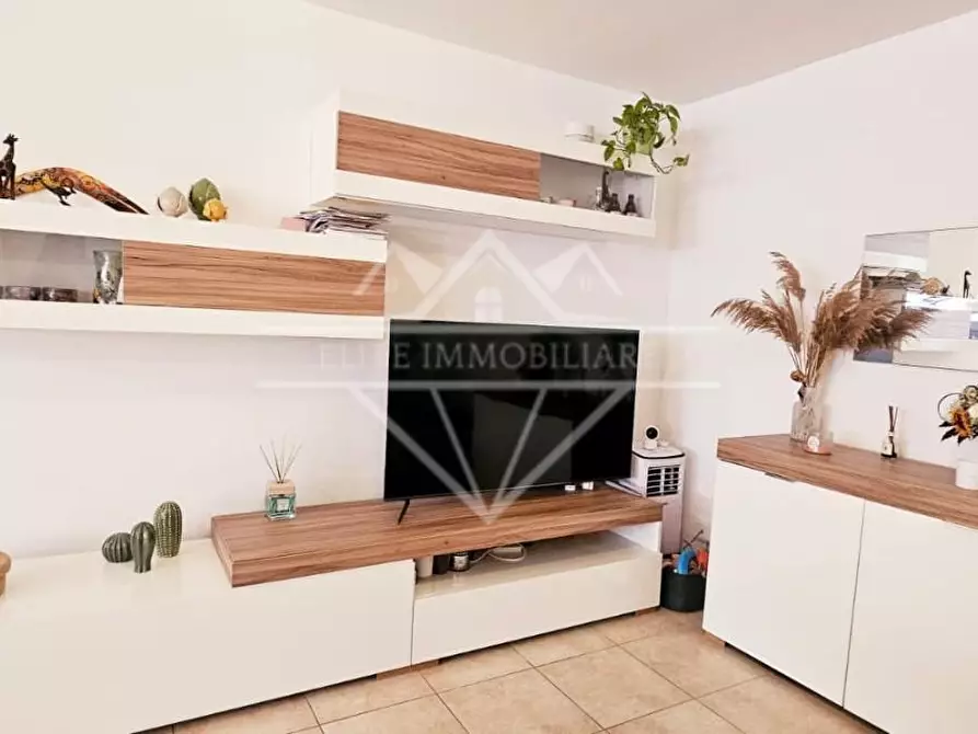 Immagine 1 di Appartamento in vendita  a Carrara