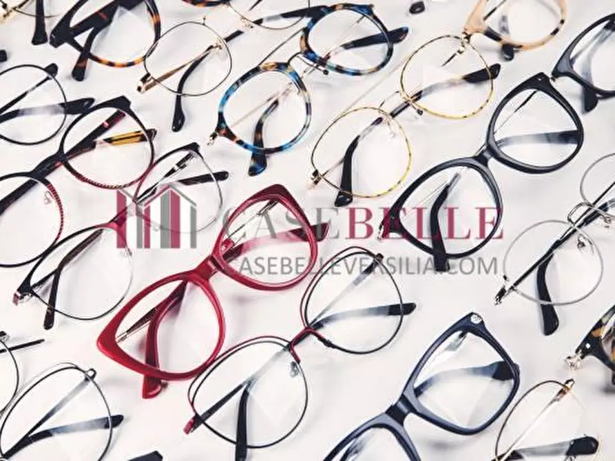 Immagine 1 di Attività commerciale in vendita  a Livorno