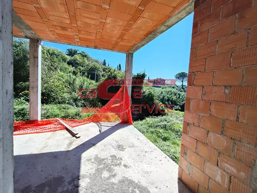 Immagine 2 di Casa colonica in vendita  a Montecatini Terme