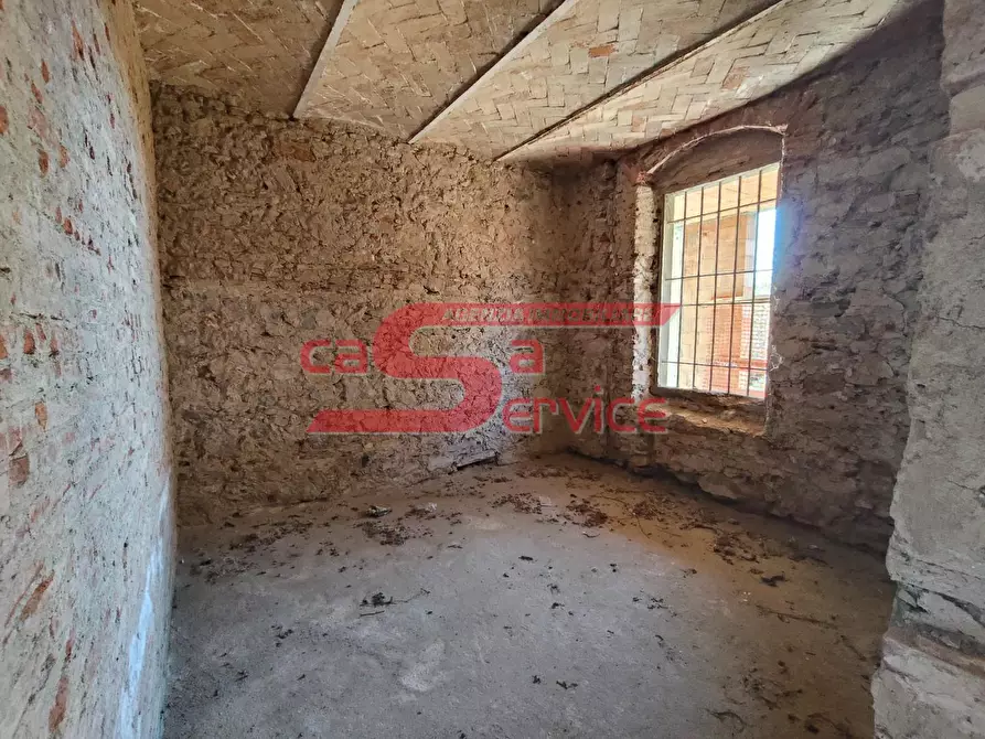 Immagine 8 di Casa colonica in vendita  a Montecatini Terme
