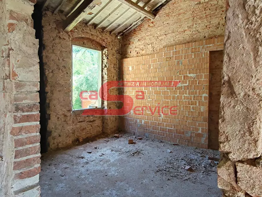 Immagine 15 di Casa colonica in vendita  a Montecatini Terme