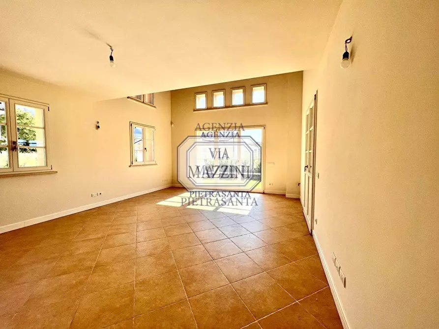 Immagine 5 di Villa in vendita  a Pietrasanta